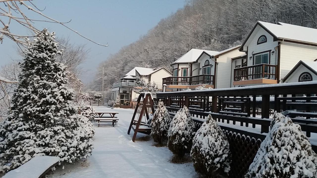 Forest Of Color Pension Хончхон Экстерьер фото